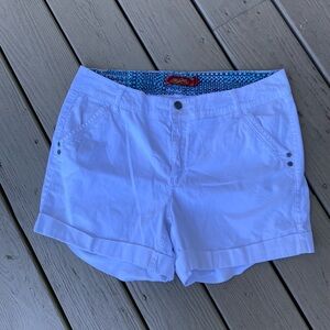 One Sore - Woman’s white high rise cuffed shorts, Size: 14